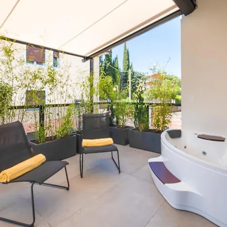 Plaza Di Garda Peschiera del Garda